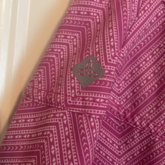 Prana shirt with built in capris - Picture 4 of 6